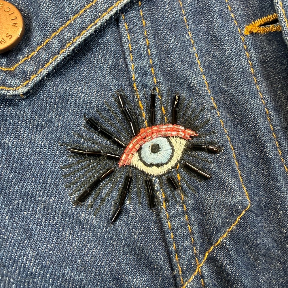 👁✨ Alice + Olivia Embellished Eye Cropped Denim Jacket NWOT✨👁 - Picture 7 of 10